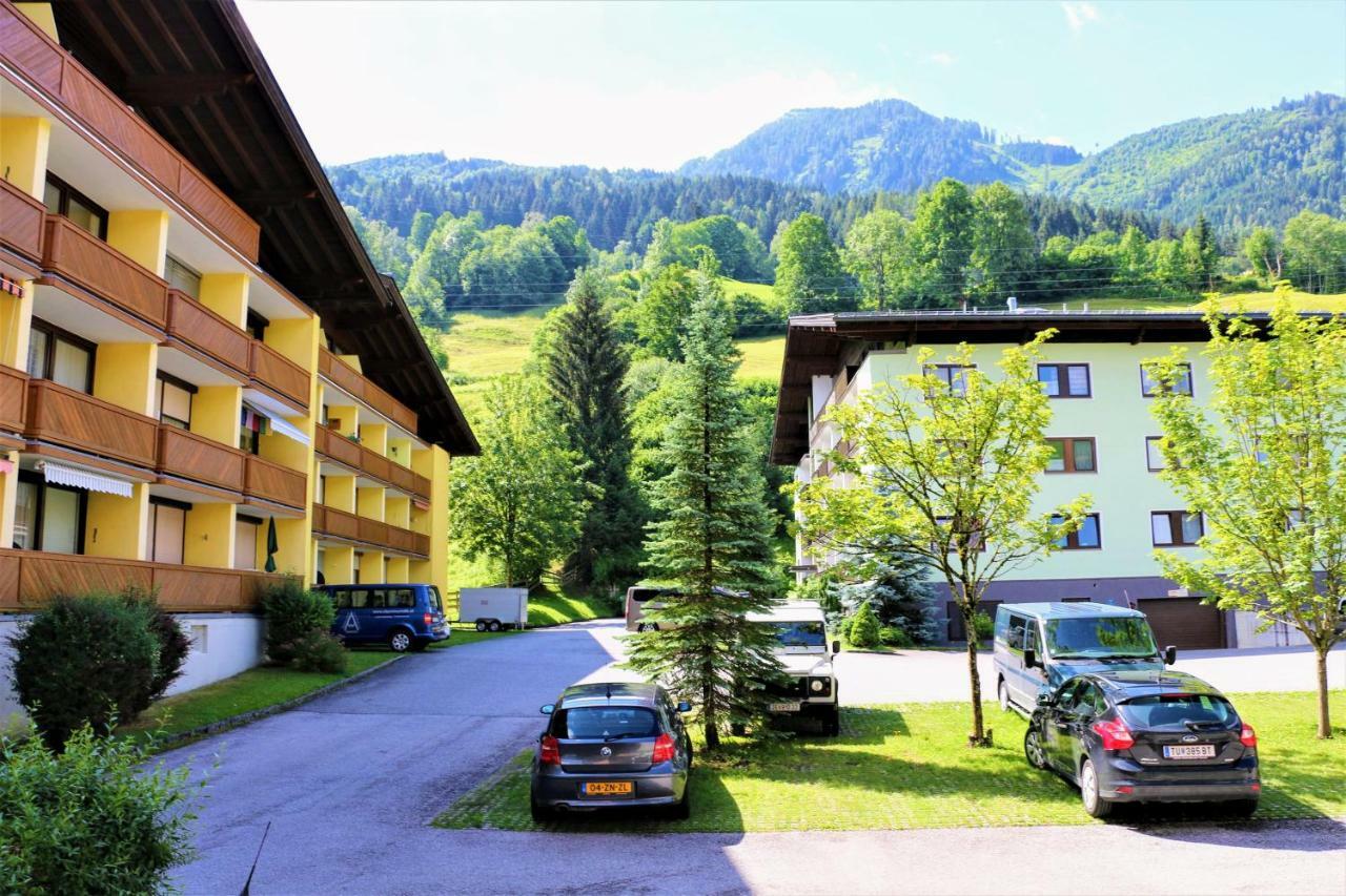 Green Wall Apartment Kaprun Exteriör bild