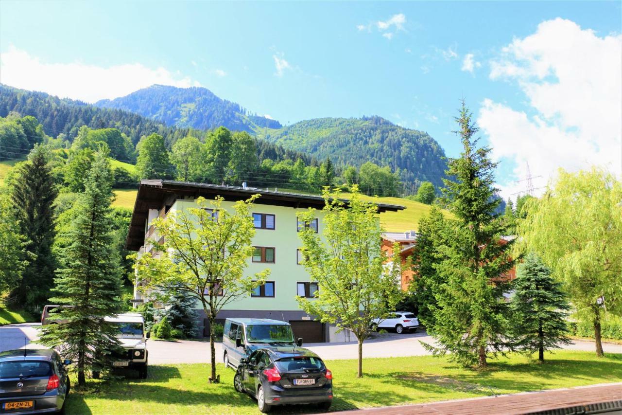 Green Wall Apartment Kaprun Exteriör bild